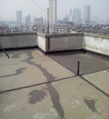 沧县漏水维修 楼顶漏水是什么原因，楼顶漏水维修方法是什么?